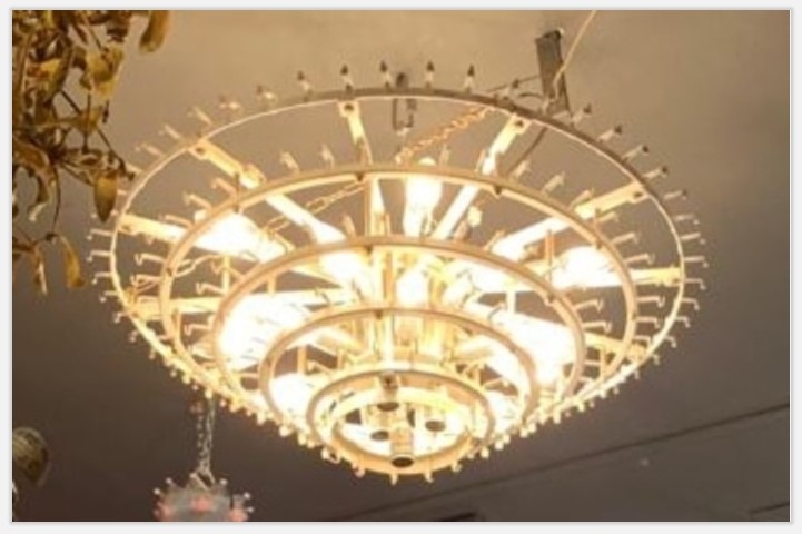 1960/70′ Paire de Lustres Venini Murano Doria Diamètre 74 cm 6 Niveaux 194 Cristaux – Image 3
