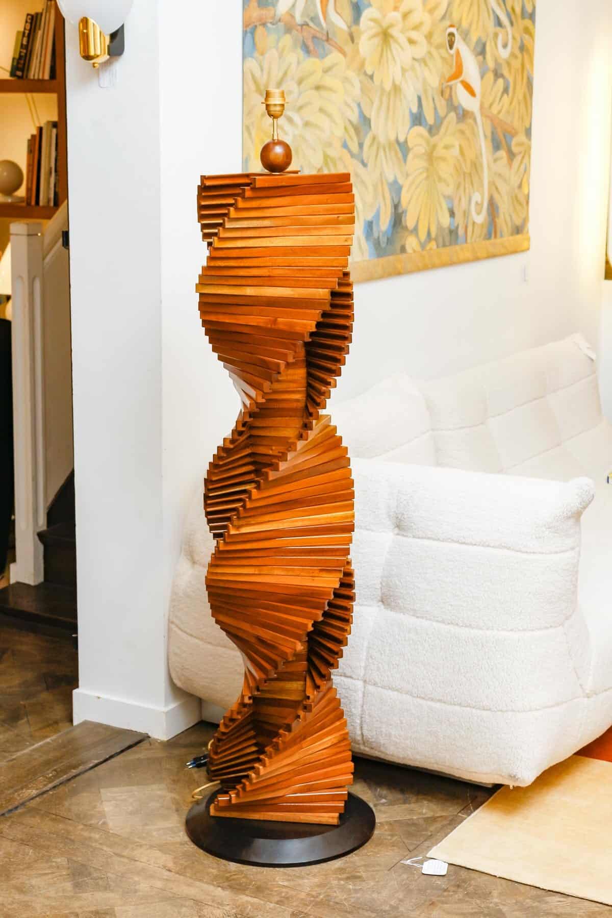 Pied de lampe en bois, sculptural. Années 1970 – Image 3