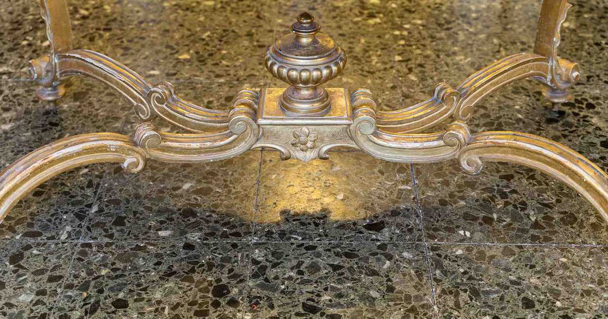 Table de milieu en bois doré d’ époque NIII. – Image 8