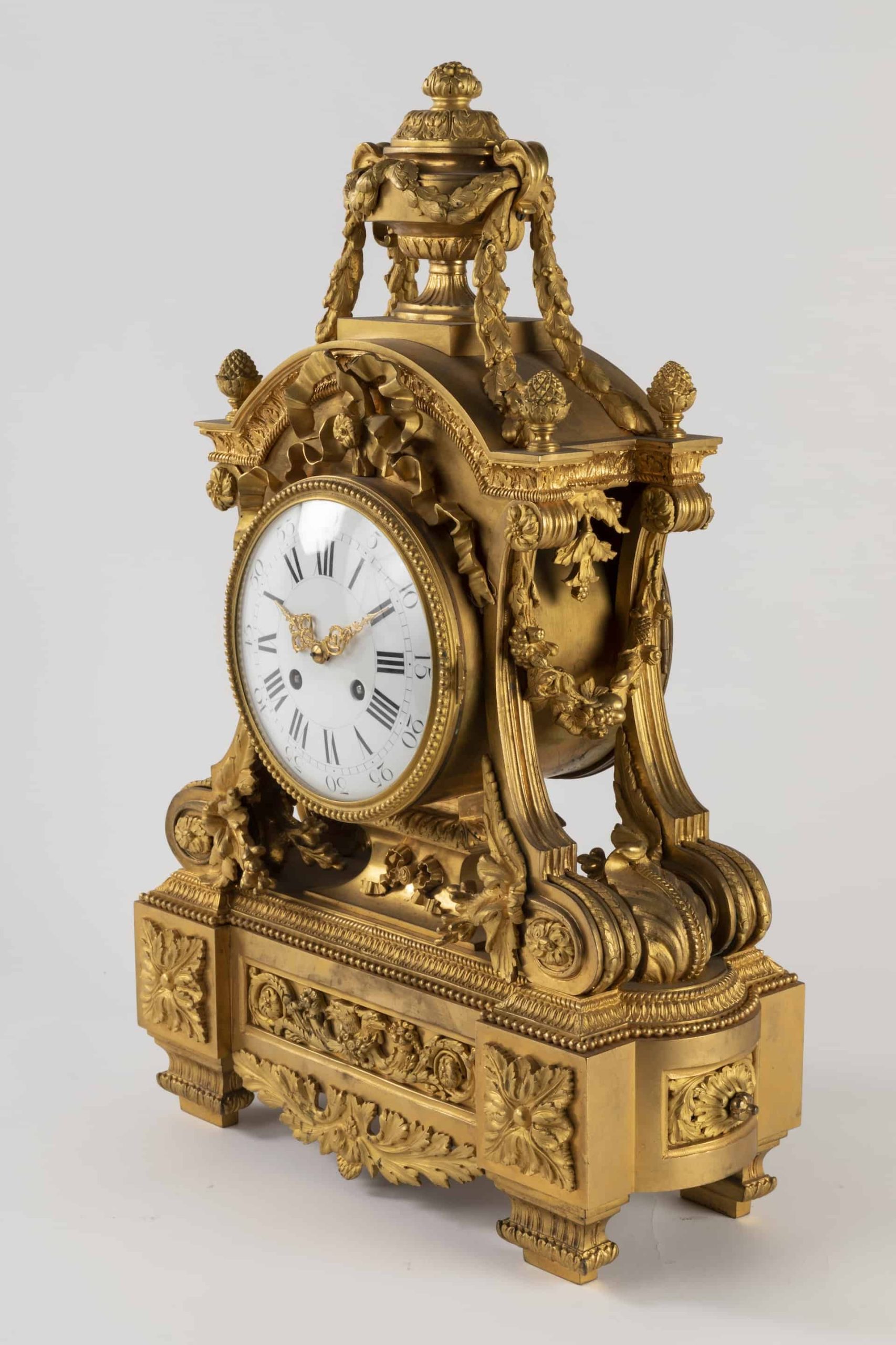 A Beautiful French 19th Century Louis XVI St. Ormolu Clock. – Image 4