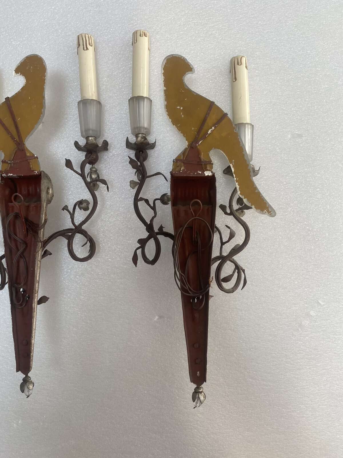 1970′ Paire d’Appliques Aux Perruches En Bois Argenté Et Fer Patiné Maison Banci Ou Bagués – Image 3