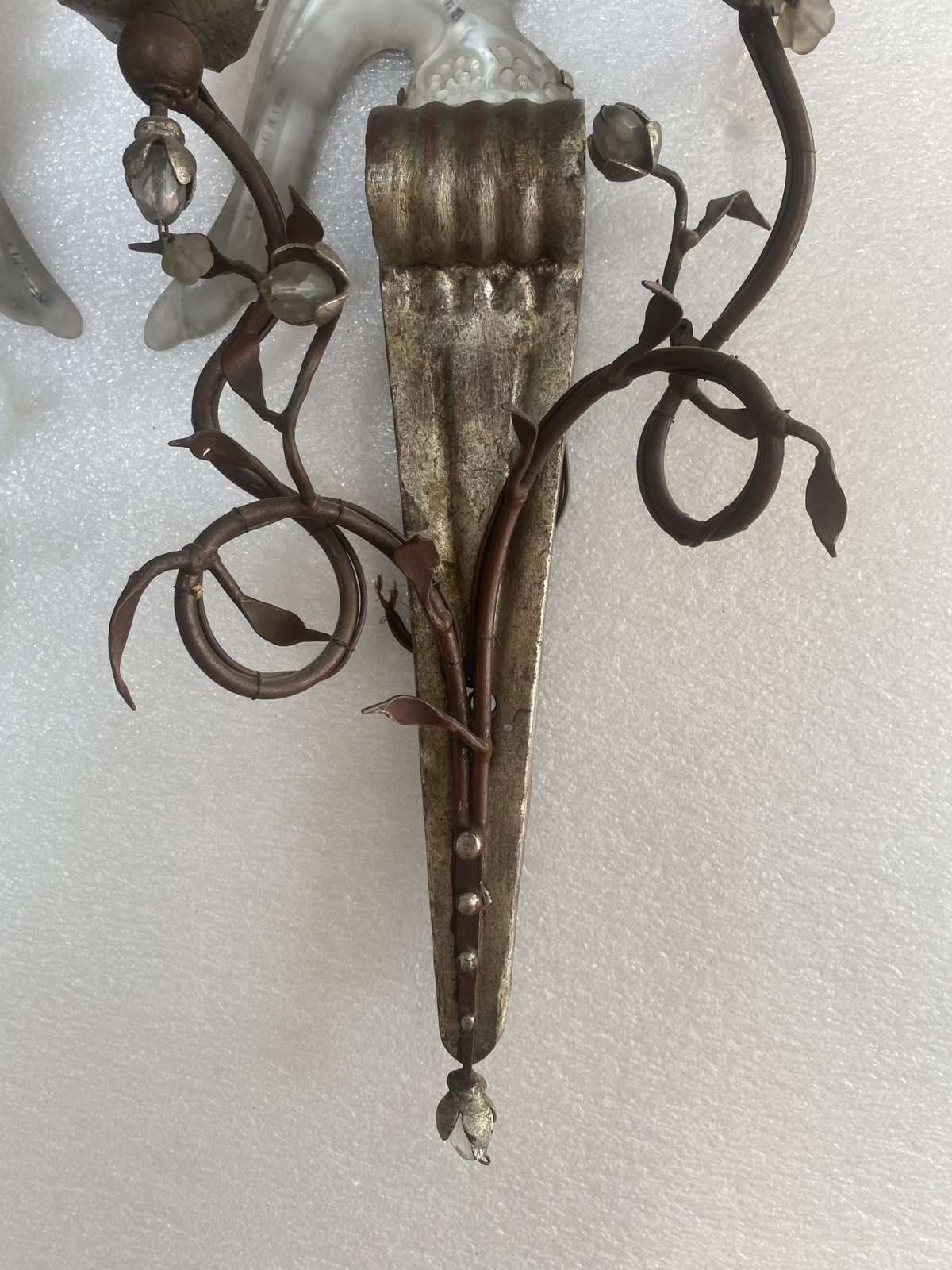 1970′ Paire d’Appliques Aux Perruches En Bois Argenté Et Fer Patiné Maison Banci Ou Bagués – Image 5
