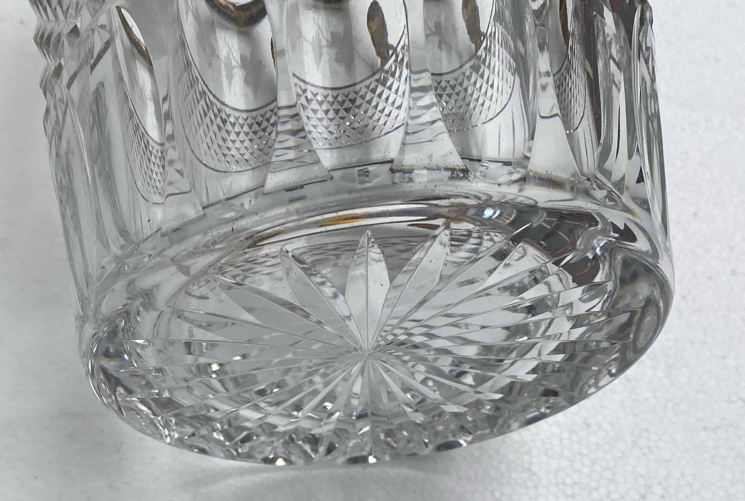1950-70′ Seau à Champagne Cristal St Louis Gravé Aux Attributs de la Vigne et Bronze Doré Aux têtes de Lion – Image 7