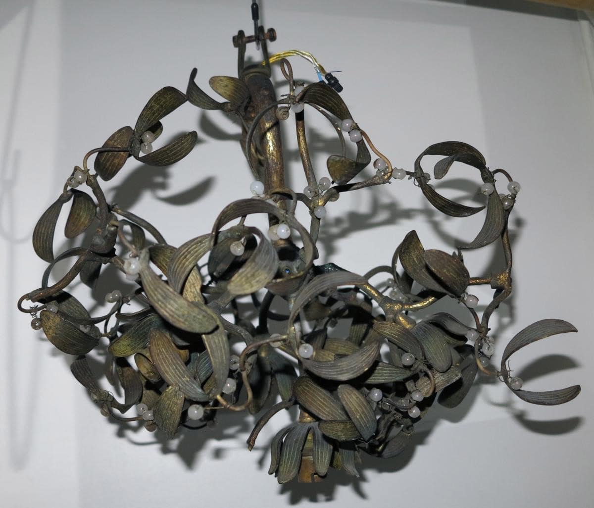 1900′ Lustre Boule de Gui en Bronze Art Nouveau à 4 Lampes – Image 3