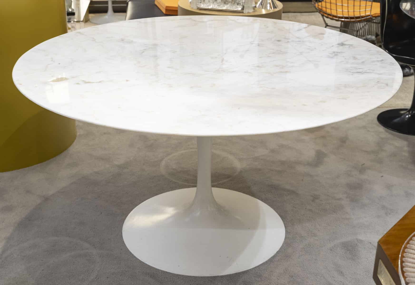 Eero SAARINEN & KNOLL INTERNATIONAL, Table « TULIP » 137 cm – Image 7