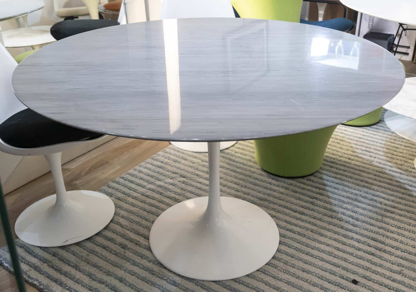 Eero SAARINEN & KNOLL INTERNATIONAL Table 120 cm marbre gris – Image 6
