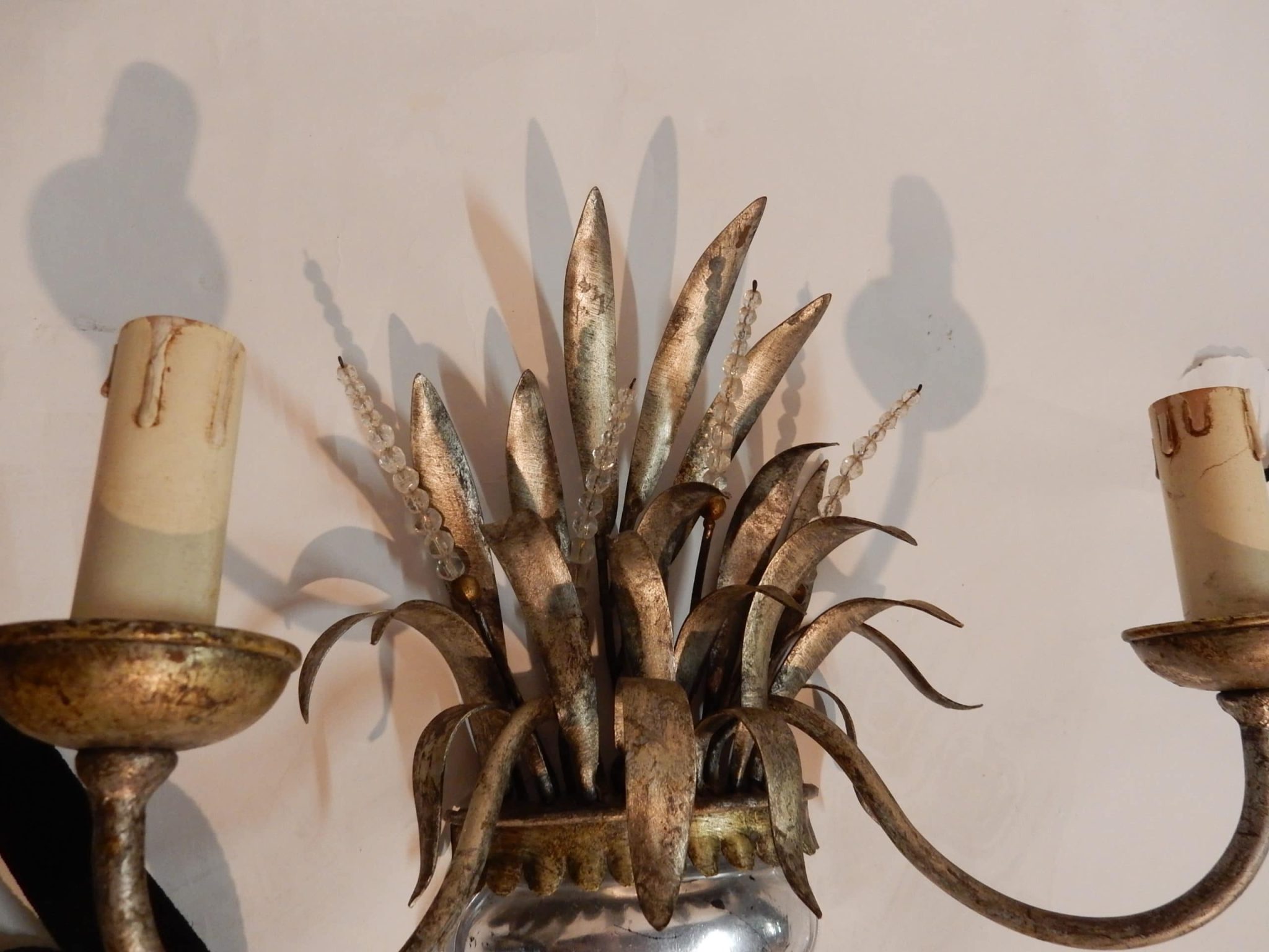 1970′ Paire d’Appliques Métal Argenté Décor d’Urne Et De Roseaux – Image 7