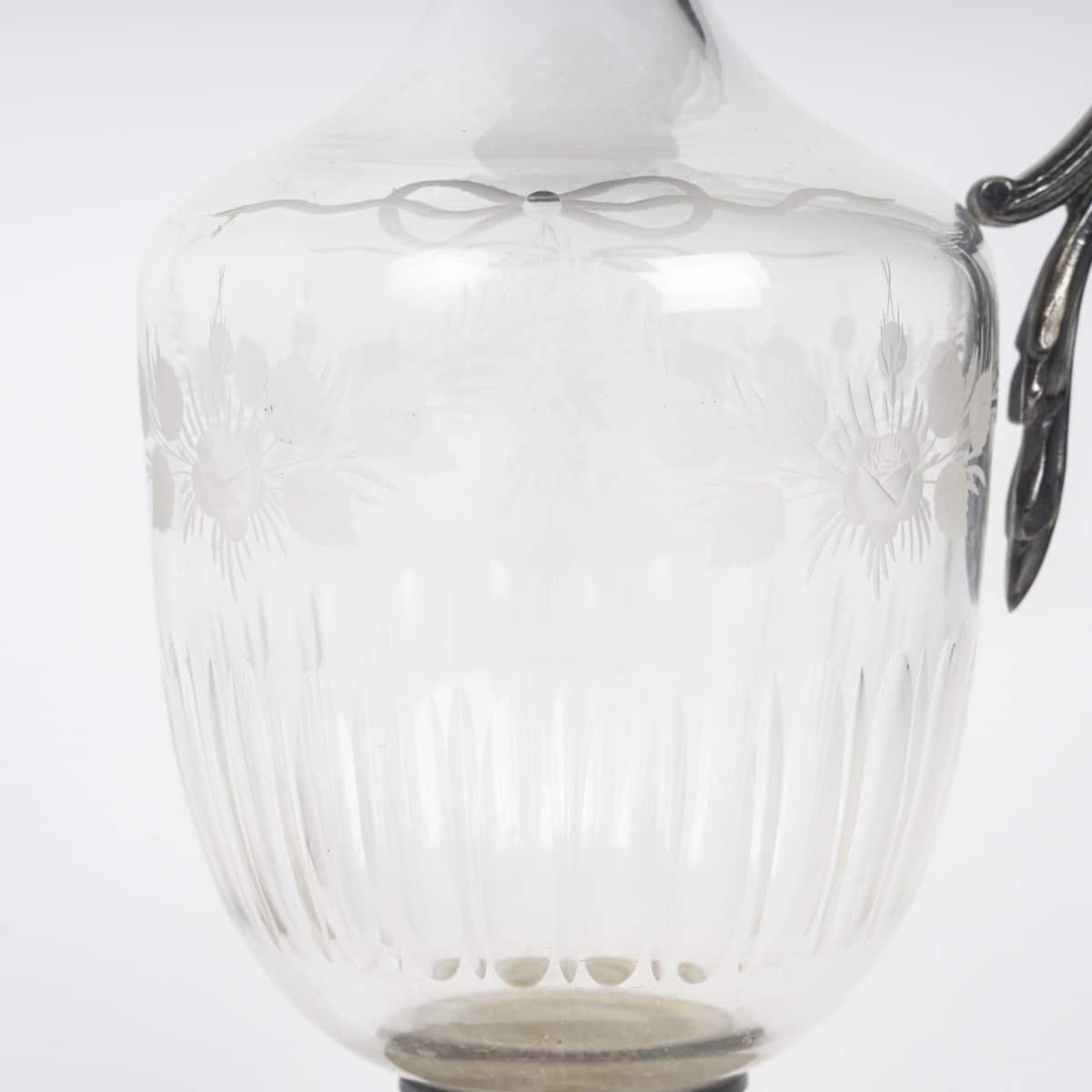 Paire De Carafes En Cristal Gravé Et Une Monture En Métal Argenté. – Image 6